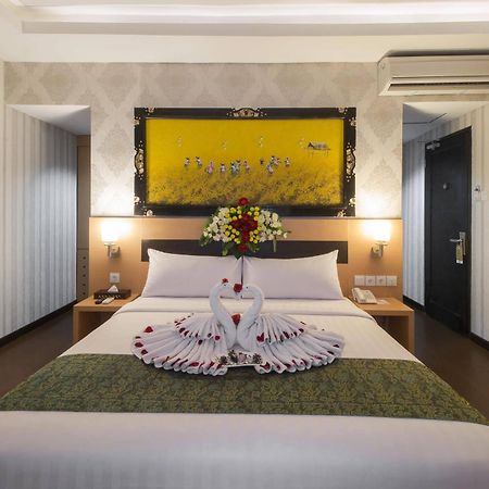 Grand Puri Saron Hotel Malioboro Jogyakarta Zewnętrze zdjęcie