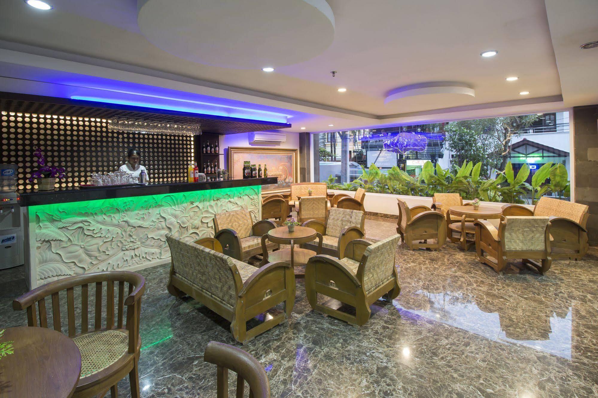 Grand Puri Saron Hotel Malioboro Jogyakarta Zewnętrze zdjęcie