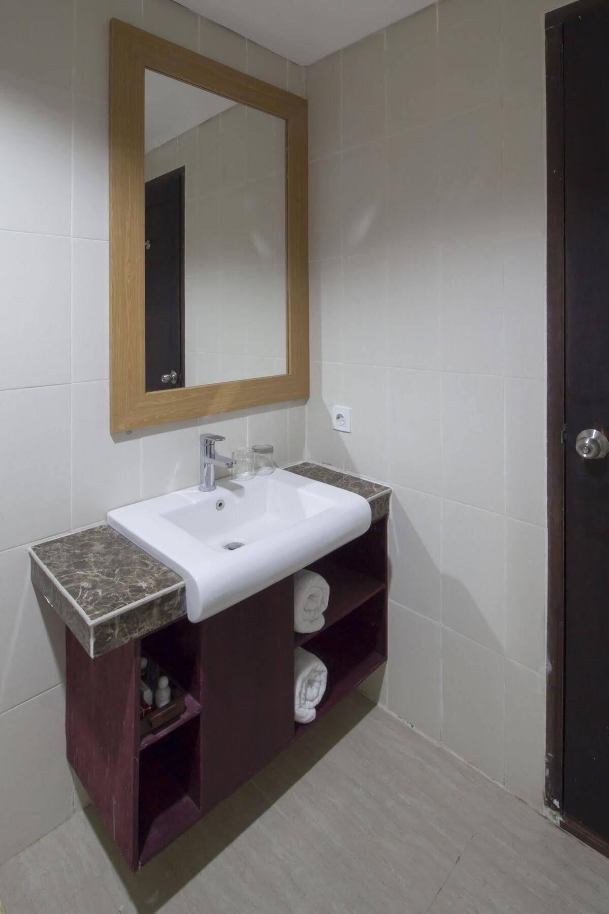 Grand Puri Saron Hotel Malioboro Jogyakarta Zewnętrze zdjęcie