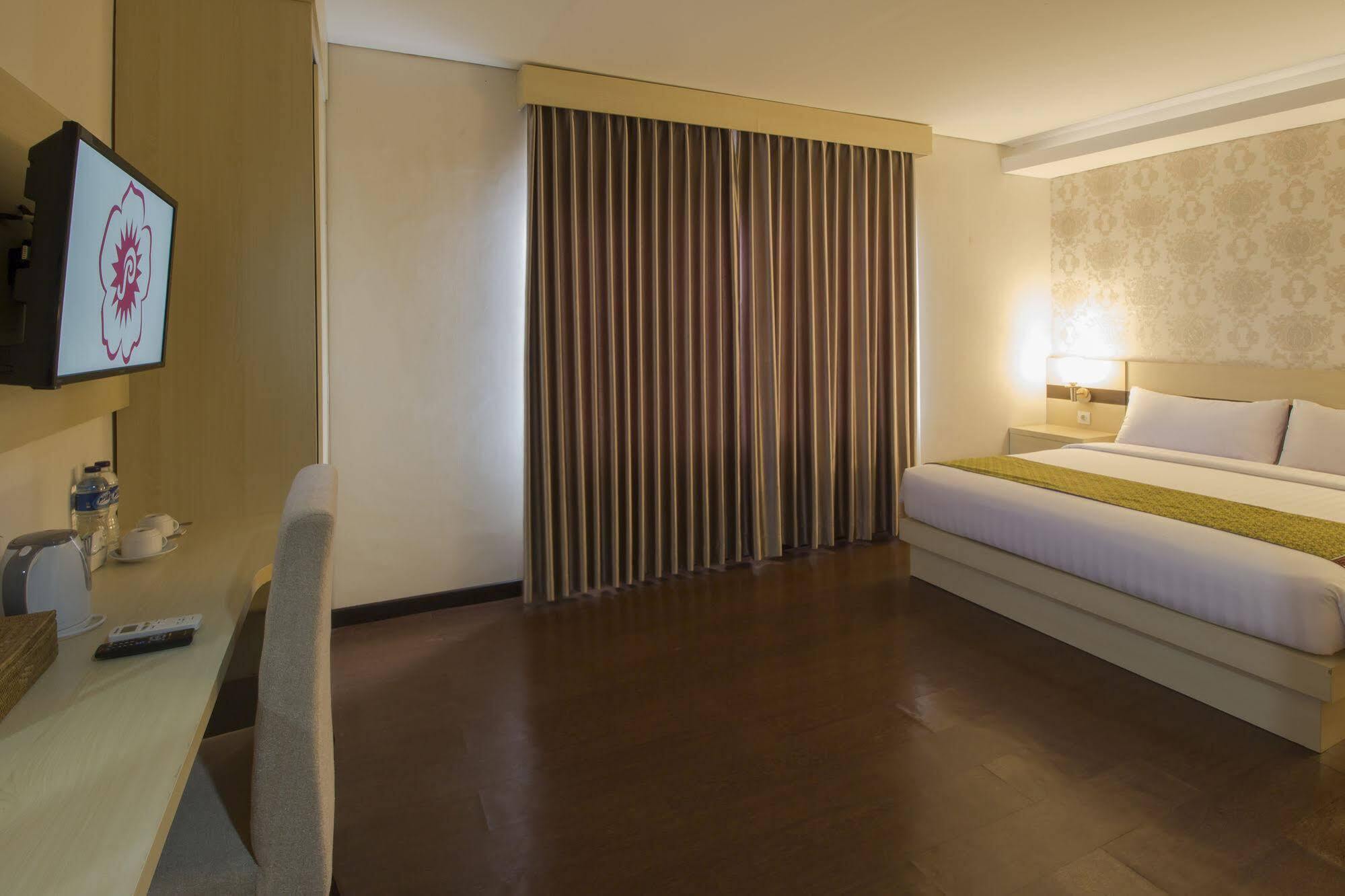 Grand Puri Saron Hotel Malioboro Jogyakarta Zewnętrze zdjęcie