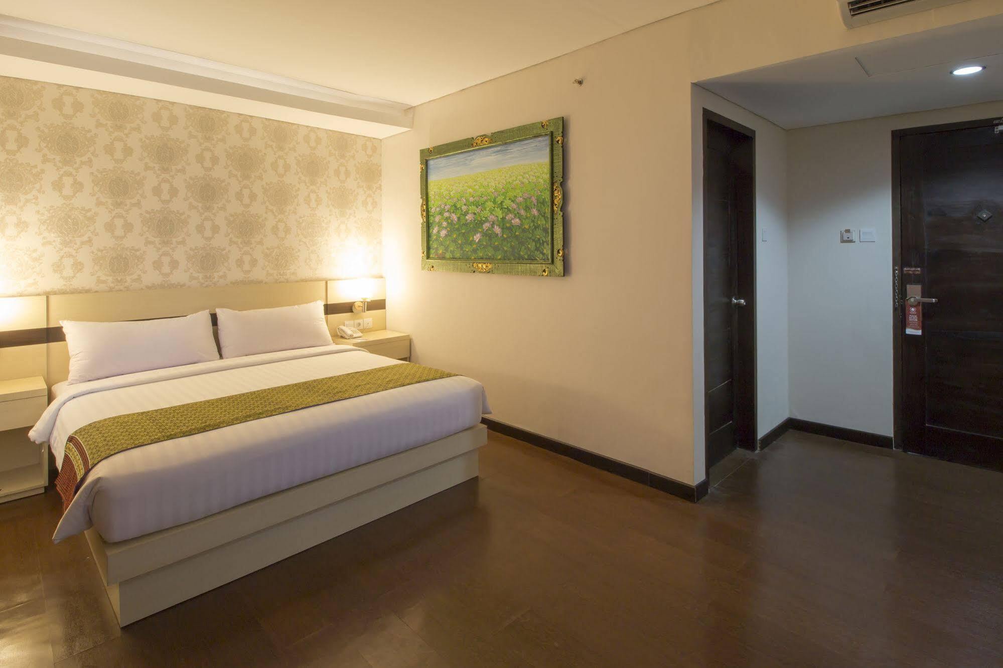 Grand Puri Saron Hotel Malioboro Jogyakarta Zewnętrze zdjęcie