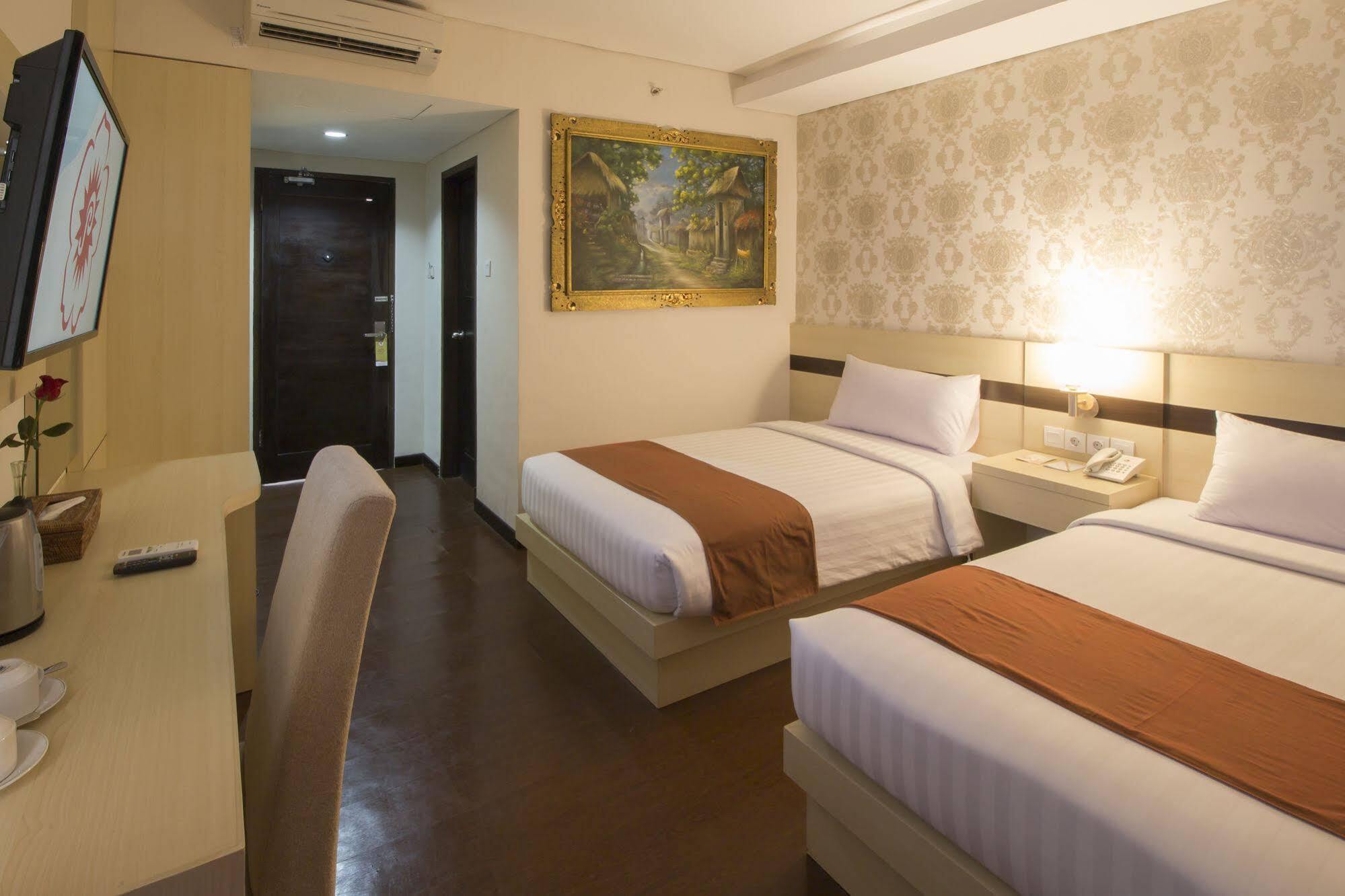 Grand Puri Saron Hotel Malioboro Jogyakarta Zewnętrze zdjęcie