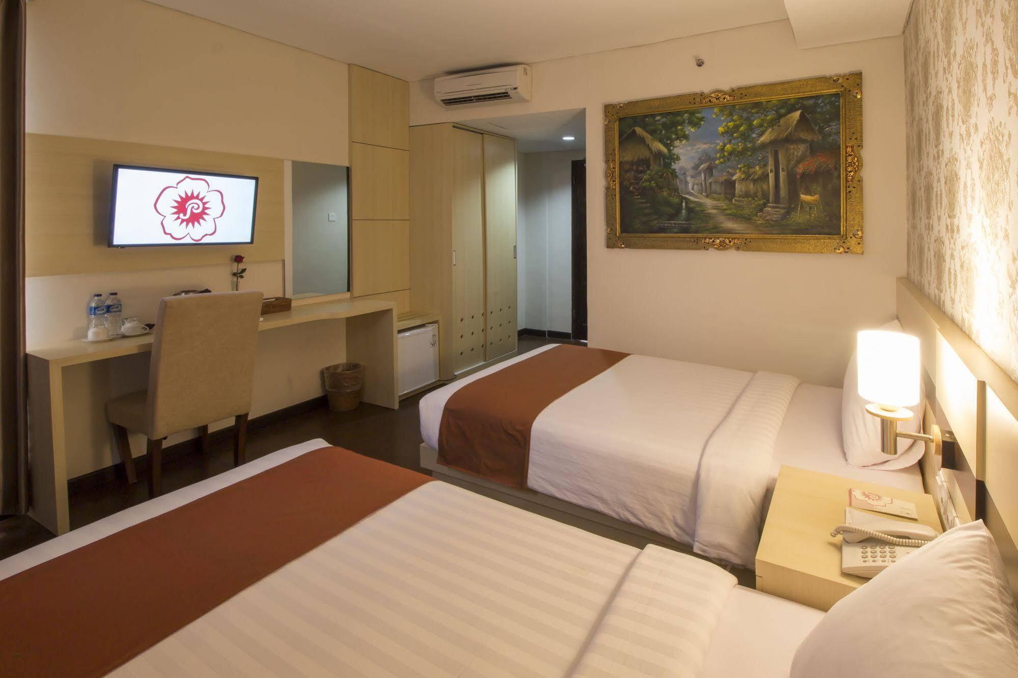 Grand Puri Saron Hotel Malioboro Jogyakarta Zewnętrze zdjęcie