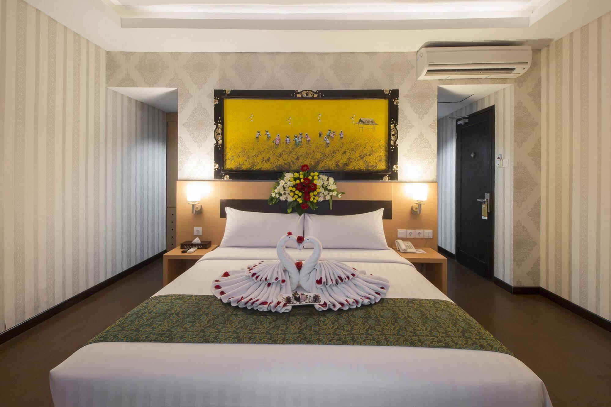 Grand Puri Saron Hotel Malioboro Jogyakarta Zewnętrze zdjęcie