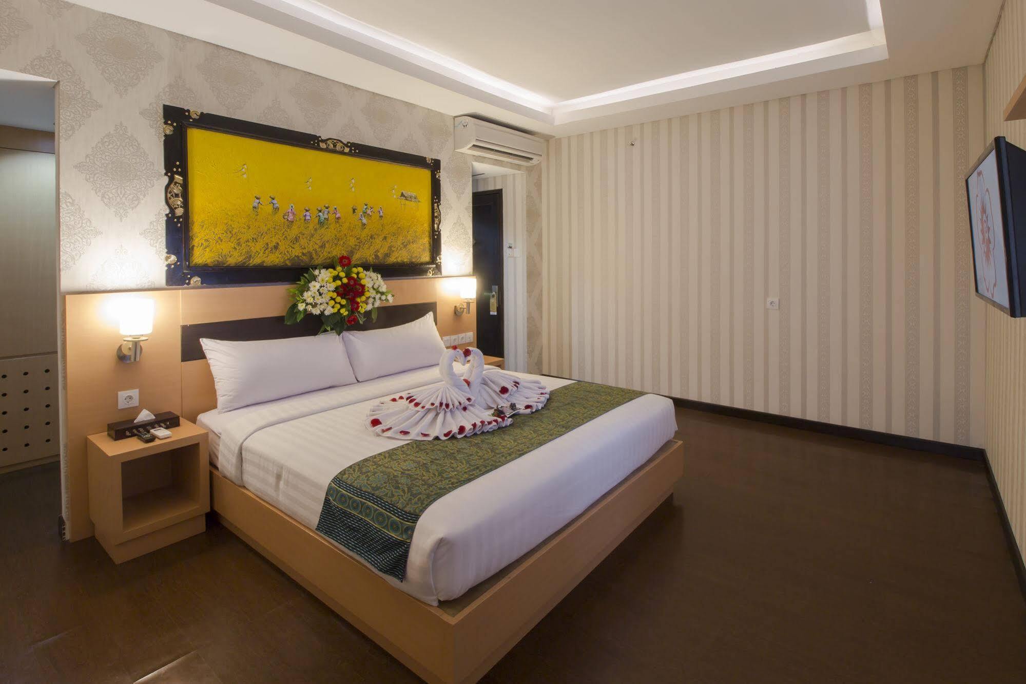 Grand Puri Saron Hotel Malioboro Jogyakarta Zewnętrze zdjęcie