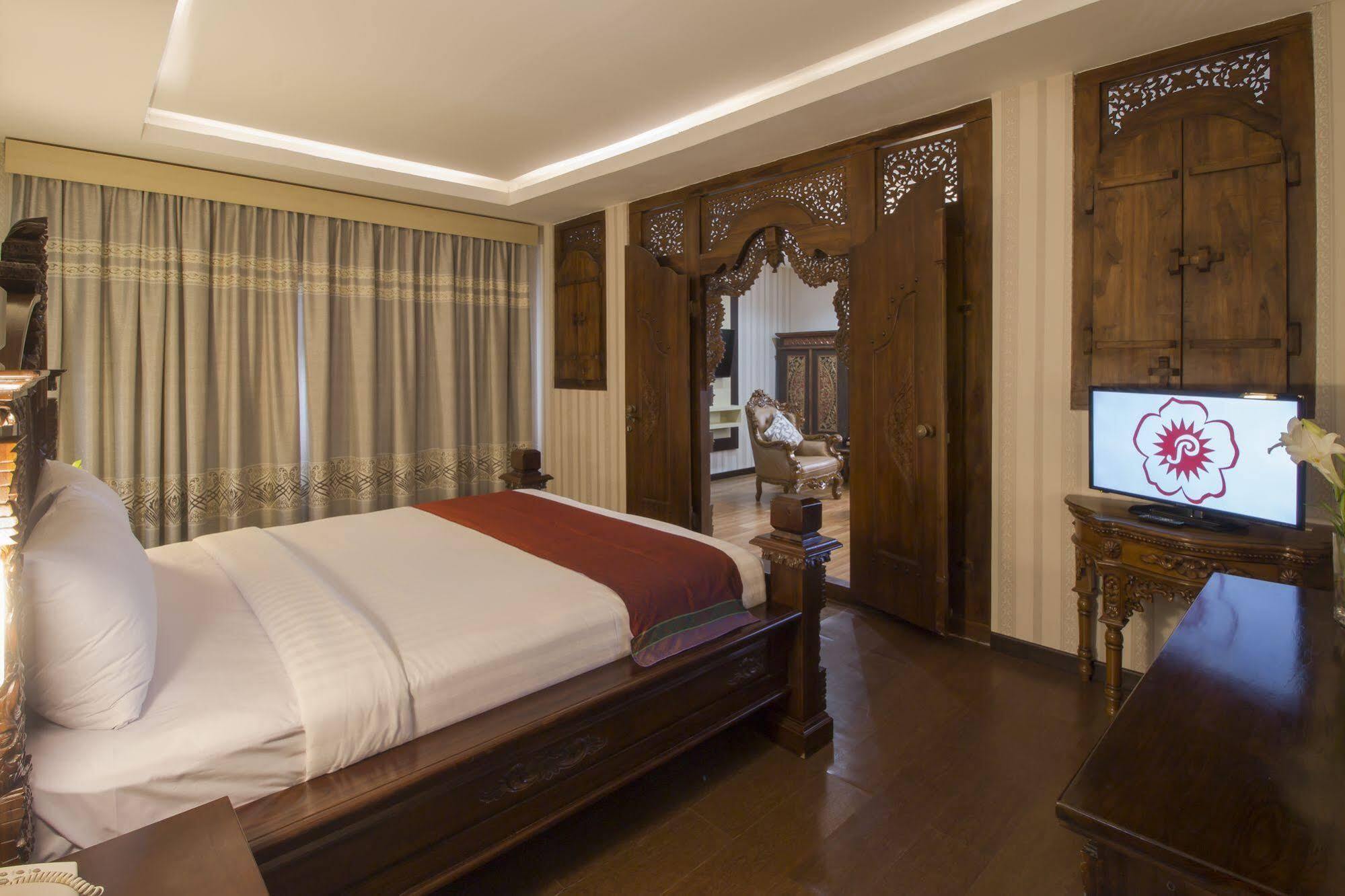 Grand Puri Saron Hotel Malioboro Jogyakarta Zewnętrze zdjęcie